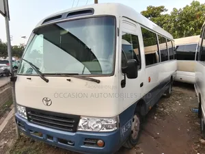 Toyota HiAce 2017 Blue