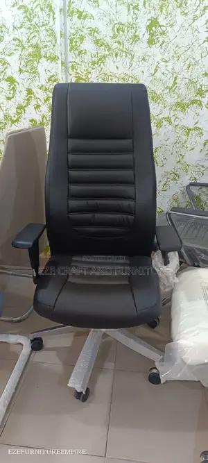 Line Cushion Highback Office Chair
