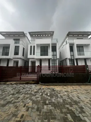 5bdrm Duplex in Chevron for sale