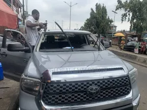 Front Windscreen Glass for Toyota Tundra 2012 Available Now