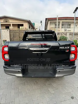 Toyota Hilux 2023 Black