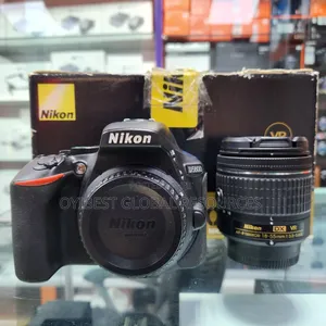 Nikon D5600 Af-P Dx Nikkor 18-55mm F/3.5-5.6g Vr