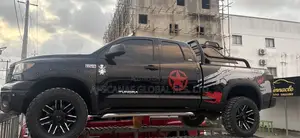Toyota Tundra Platinum 4dr CrewMax 4WD SB (5.7L 8cyl 6A) 2014 Black