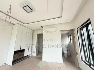 5bdrm Duplex in Banana Island for sale