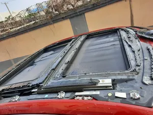 C300 2009 Panoramic Roof Glass Available