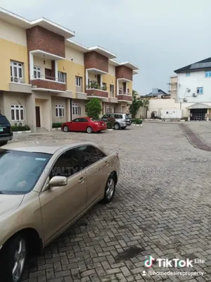 5bdrm Townhouse/Terrace in Adeniyi Jones Ikeja for sale