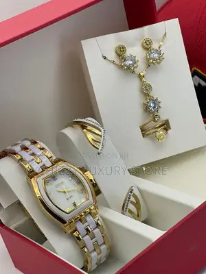 Cartier Quality Ladies Chain Strap Wristwatch