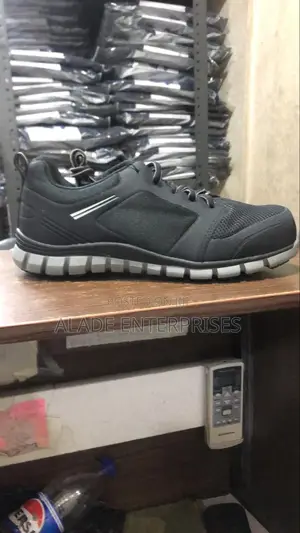 Light Weight Safety Jogger Shoe Ligero