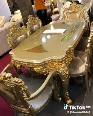 Royal Dining Table Set