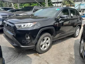 Toyota RAV4 XLE AWD 2019 Black