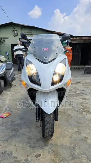 Yamaha Majesty 2018 White