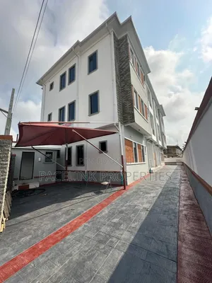 3bdrm Apartment in Surulere for sale