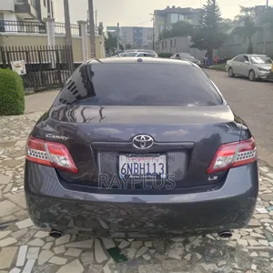 Toyota Camry LE V6 4dr Sedan (3.5L 6cyl 6AM) 2010 Gray
