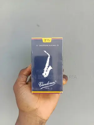 Vandoren Traditional Alto Saxophone Reeds 2.0, 2.5, 3.0 Strengths