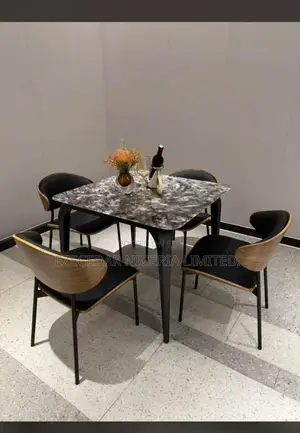 Dinning Set by 4 Chairs 