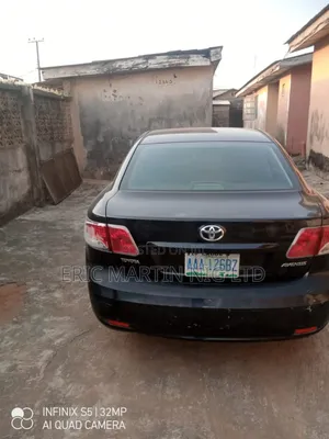 Toyota Avensis 2012 Black