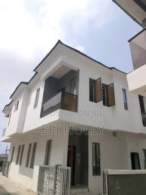 Professional House Painter and Screeder With Paint Production