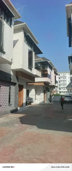 Furnished 4bdrm Duplex in Chevron for sale