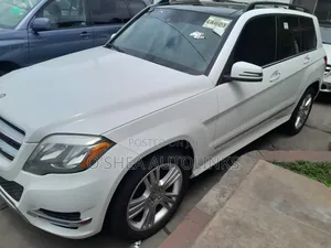 Mercedes-Benz GLK-Class Base GLK 350 4dr AWD 4MATIC (3.5L 6cyl 7A) 2015