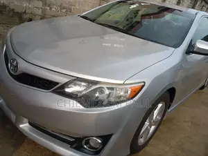 Toyota Camry SE 4dr Sedan (2.5L 4cyl 6A) 2014 Silver
