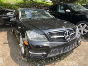 Mercedes-Benz C300 Luxury 4Matic Sedan AWD (3.5L 6cyl 7A) 2014 Black