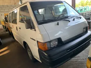 Mitsubishi L300 2005 White