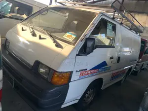 Mitsubishi L300 2004 White