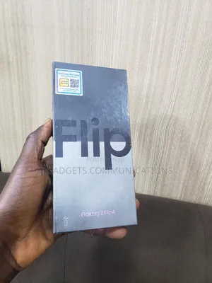 New Samsung Galaxy Z Flip4 128 GB Purple