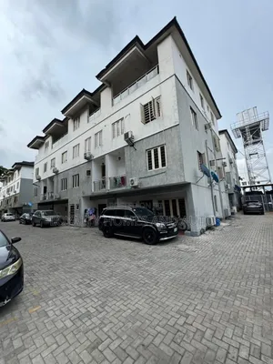 4bdrm Townhouse/Terrace in Surulere for sale