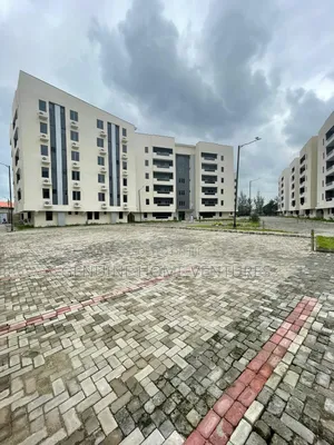 2bdrm Apartment in Surulere for sale