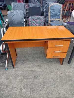 Quality 4 Feet Table With Drawers