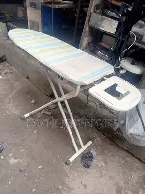 Finishing Table With Vacuum and Element for Ironing