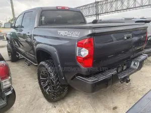 Toyota Tundra Limited 5.7L V8 4x2 CrewMax 5.6 ft. box 145.7 in. WB 2018