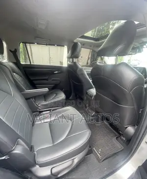 Toyota Highlander 2022 Silver