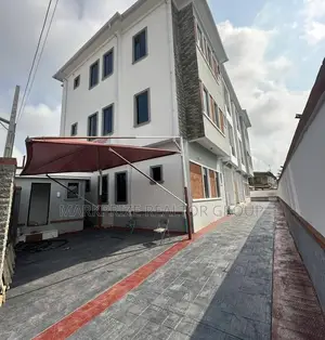 3bdrm Apartment in Surulere Lagos for sale