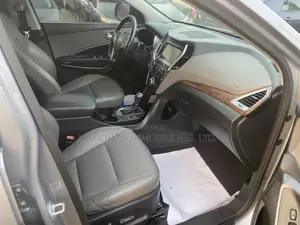 Hyundai Santa Fe Limited 4dr SUV (3.3L 6cyl 6A) 2015 Gray