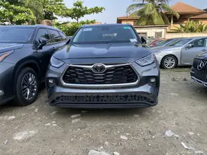 Toyota Highlander XLE 2021 Gray