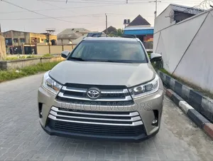 Toyota Highlander Limited 4dr SUV (3.5L 6cyl 6A) 2015 Gold