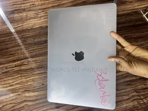 Macbook Pro Screen M1