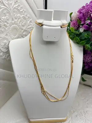 Gold-toned Short Chain Necklace