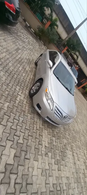 Toyota Camry LE 4dr Sedan (2.5L 4cyl 6AM) 2010 Silver