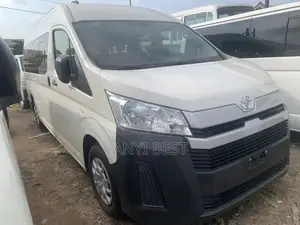 Toyota HiAce 2021 White