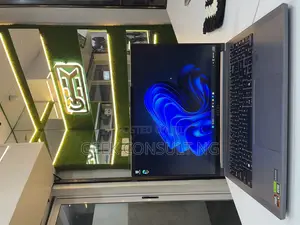 Laptop MSI Creator 17 B11UE-412 32GB AMD Ryzen 9 SSD 2T