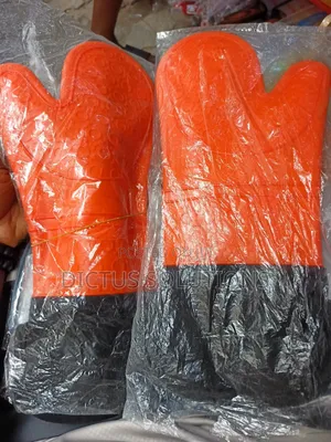 A Pair of Heat Resistance Silicone Oven Mitts Kitchen Gloves