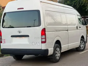 Toyota HiAce 2014 White