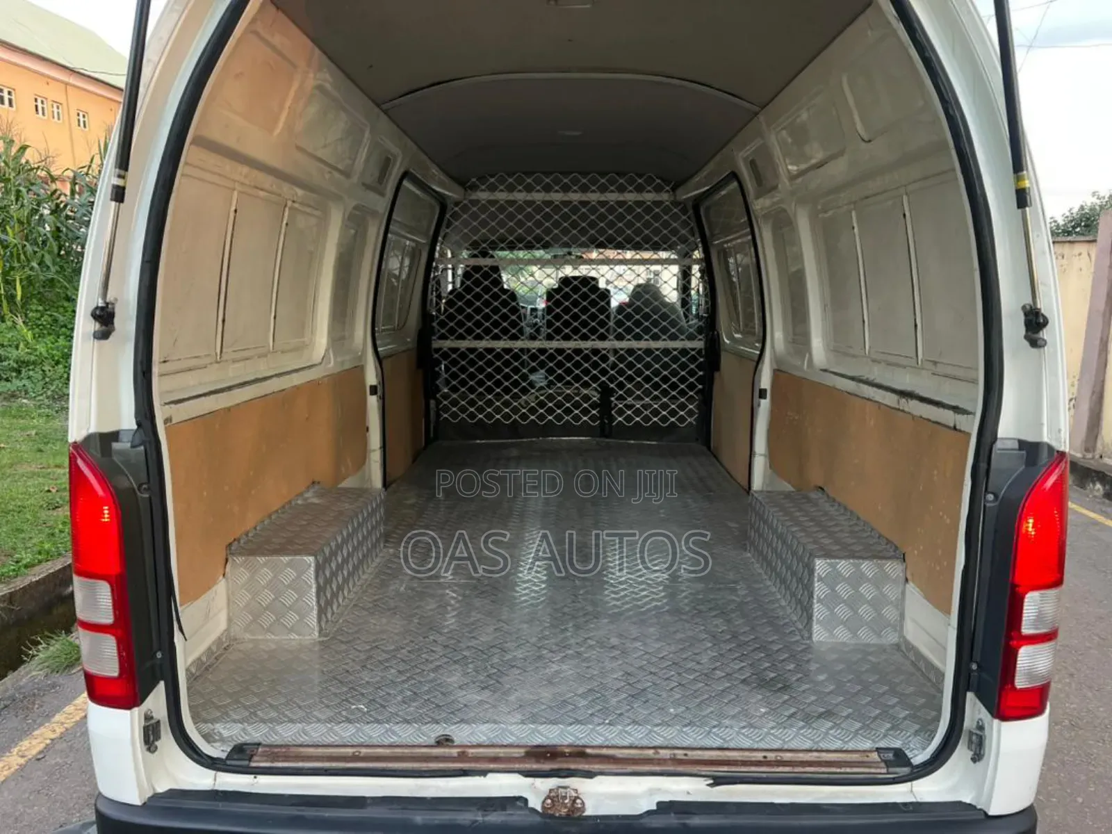 Toyota HiAce 2014 White