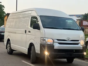 Toyota HiAce 2014 White