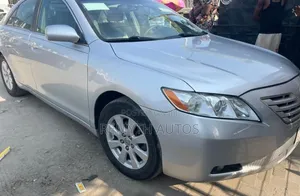 Toyota Camry XLE V6 4dr Sedan (3.5L 6cyl 6AM) 2009 Silver