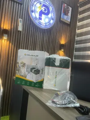 1kwh (300 Watts ) Cola Solar Generator