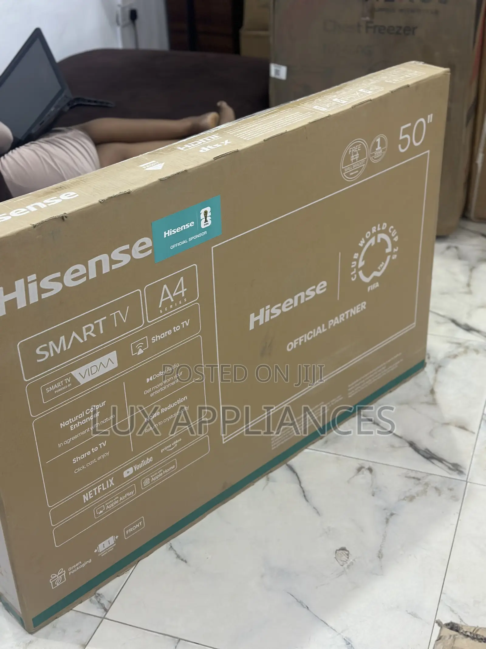 Modern Hisense 50" Led Smart Tv